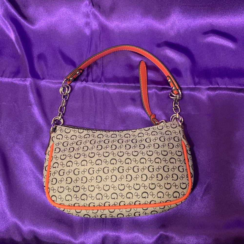 Guess - Picture 3 of 5